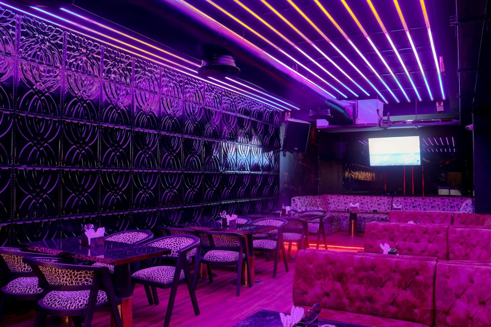 Vapourr lounge booth seating, Assam
