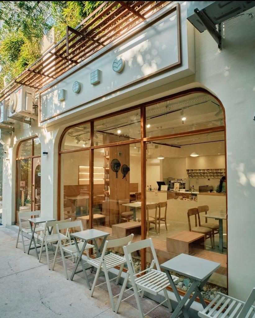 Gotea cafe storefront seating, Delhi NCR
